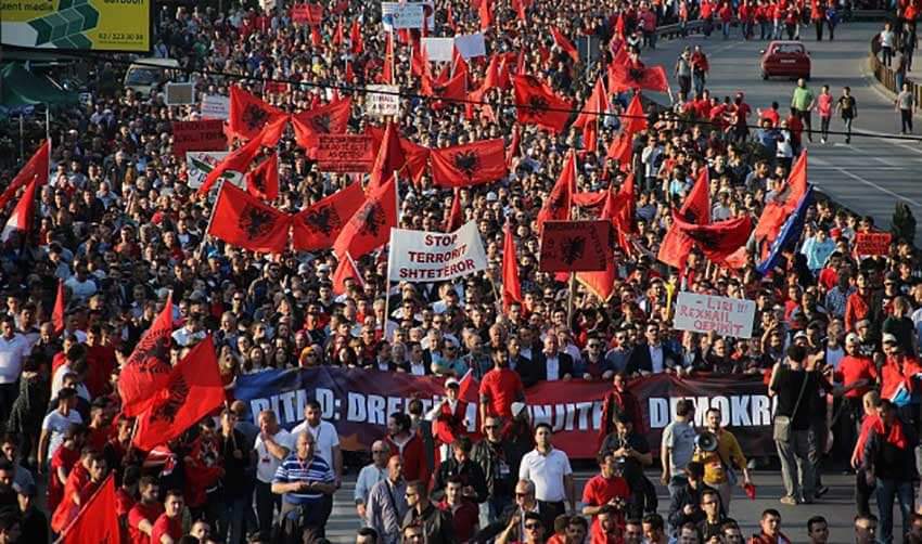 Për 10 vite  45 mijë votues shqiptarë më pak në Maqedoninë e Veriut