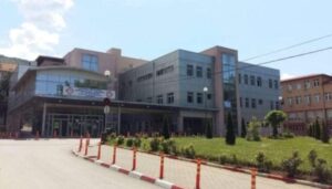 Humb jetën një grua shtatzënë në Spitalin e Prizrenit, u dërgua në gjendje të rëndë