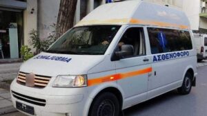 E rëndë: Lanë djalin autik në makinë dhe vdiq nga vapa, arrestohet çifti shqiptar në Greqi