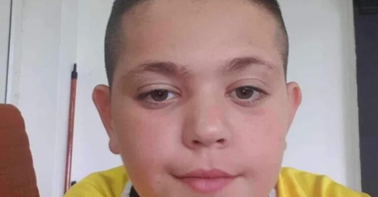 Zhduket Ermali 13-vjeçar, familja kërkon ndihmën tuaj